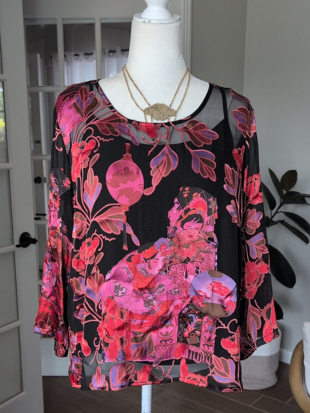Citron Asian Motif Floral Black Silk Top Large